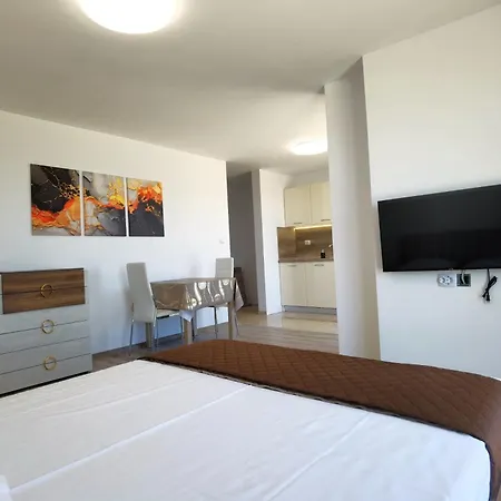 Apartmanhotel Cabacum Pleasure Beachfront - 50m To And Pool 3*
