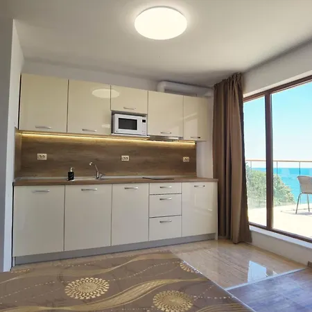 Cabacum Pleasure Beachfront - 50m To And Pool Apartmanhotel