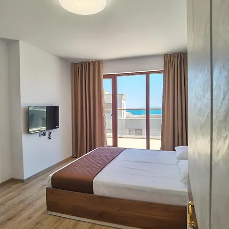 Cabacum Pleasure Beachfront - 50m To And Pool