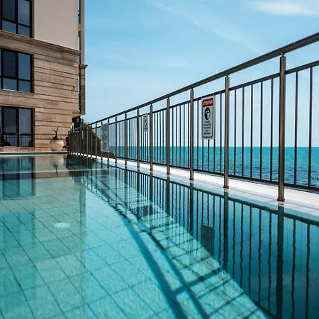 Apartmanhotel Cabacum Pleasure Beachfront - 50m To And Pool 3*