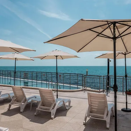 Cabacum Pleasure Beachfront - 50m To And Pool